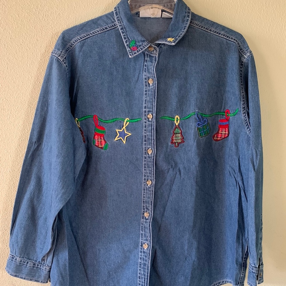 Woman’s jean shirt holiday size large